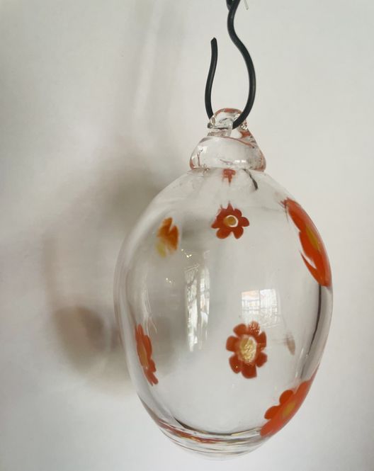 Hovedbilde glassegg klart m rødoransje blomster
